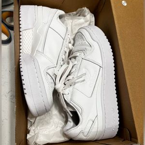 White Adidas Forum Bold Sneaker (size 5/EU 35)